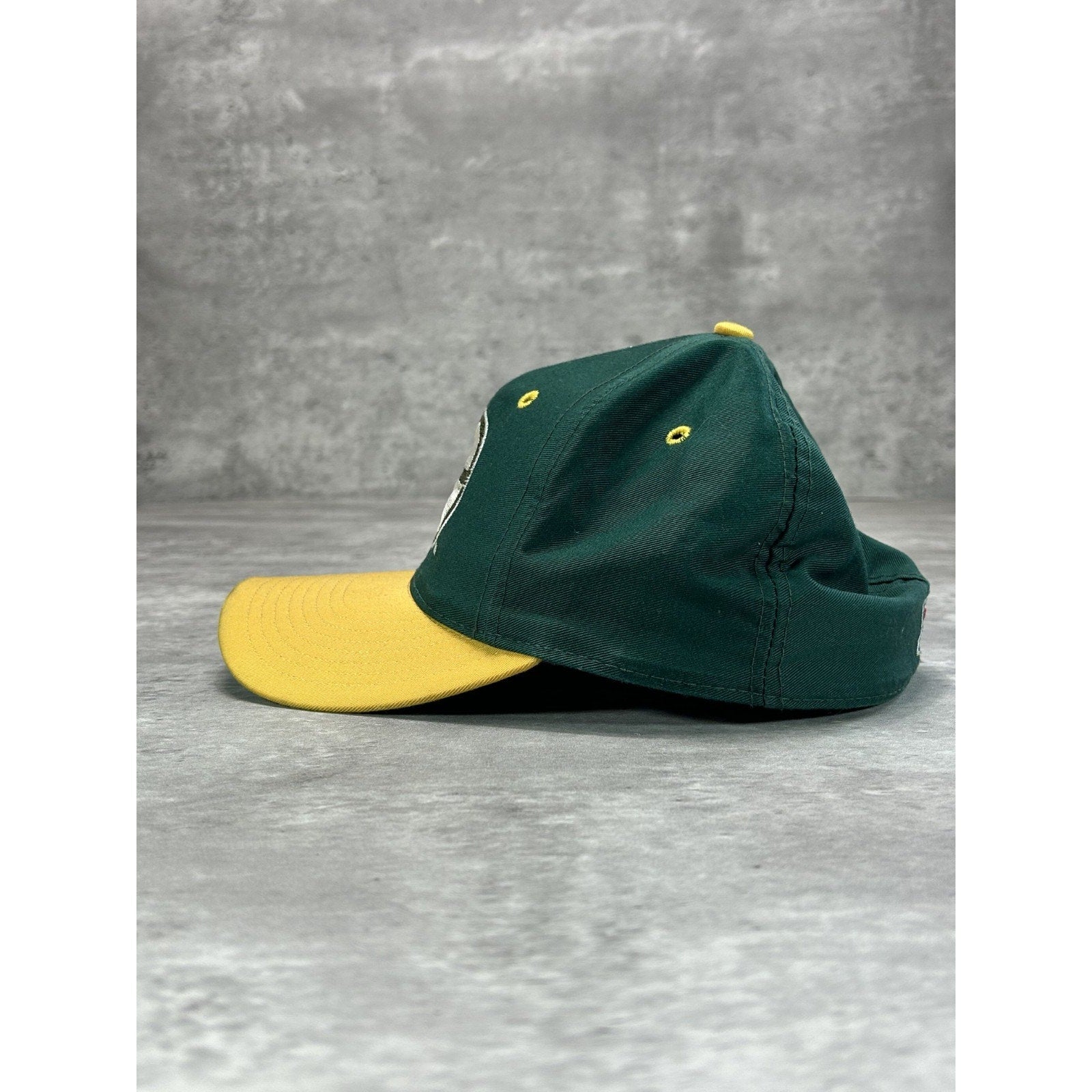 Vintage 90s Green Bay Packers NFL Embroidered Logo Football Fitted Hat 7