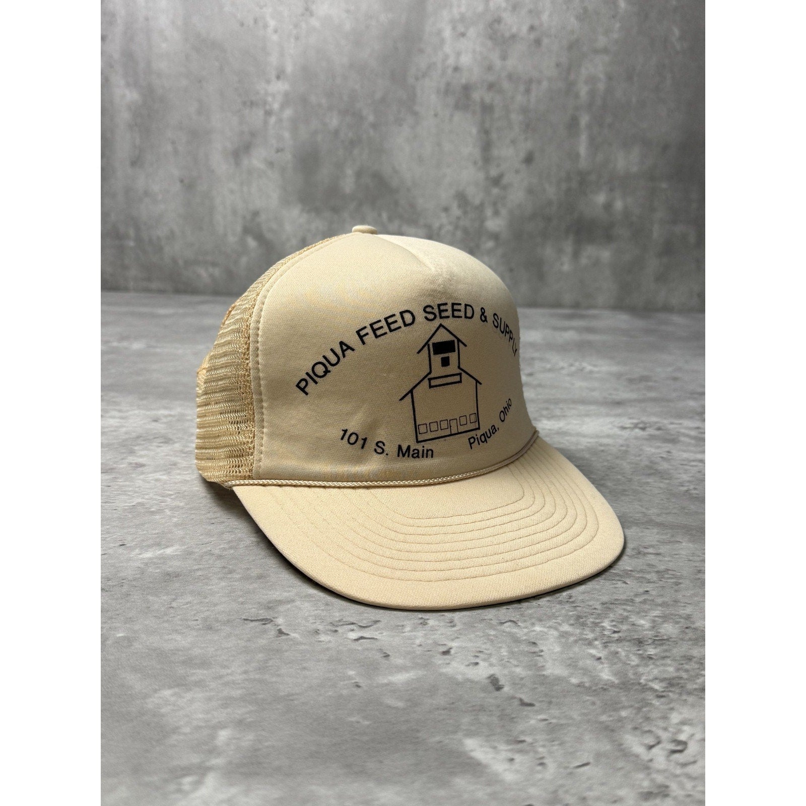 Vintage 80s/90s Piqua Feed Seed & Supply Beige Trucker Snapback Hat OSFA