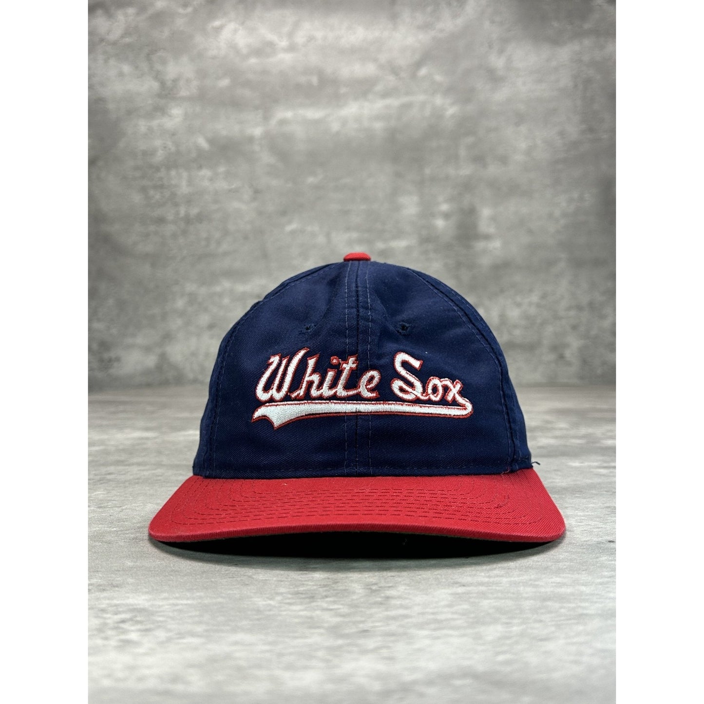 Vintage 90s Chicago White Sox MLB Embroidered Spellout Snapback Hat OSFA