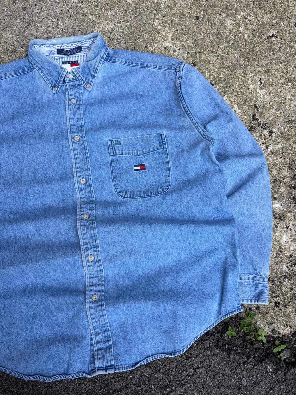 Vintage Tommy Hilfiger Light Wash Denim Long Sleeve Button Up Shirt Size Large