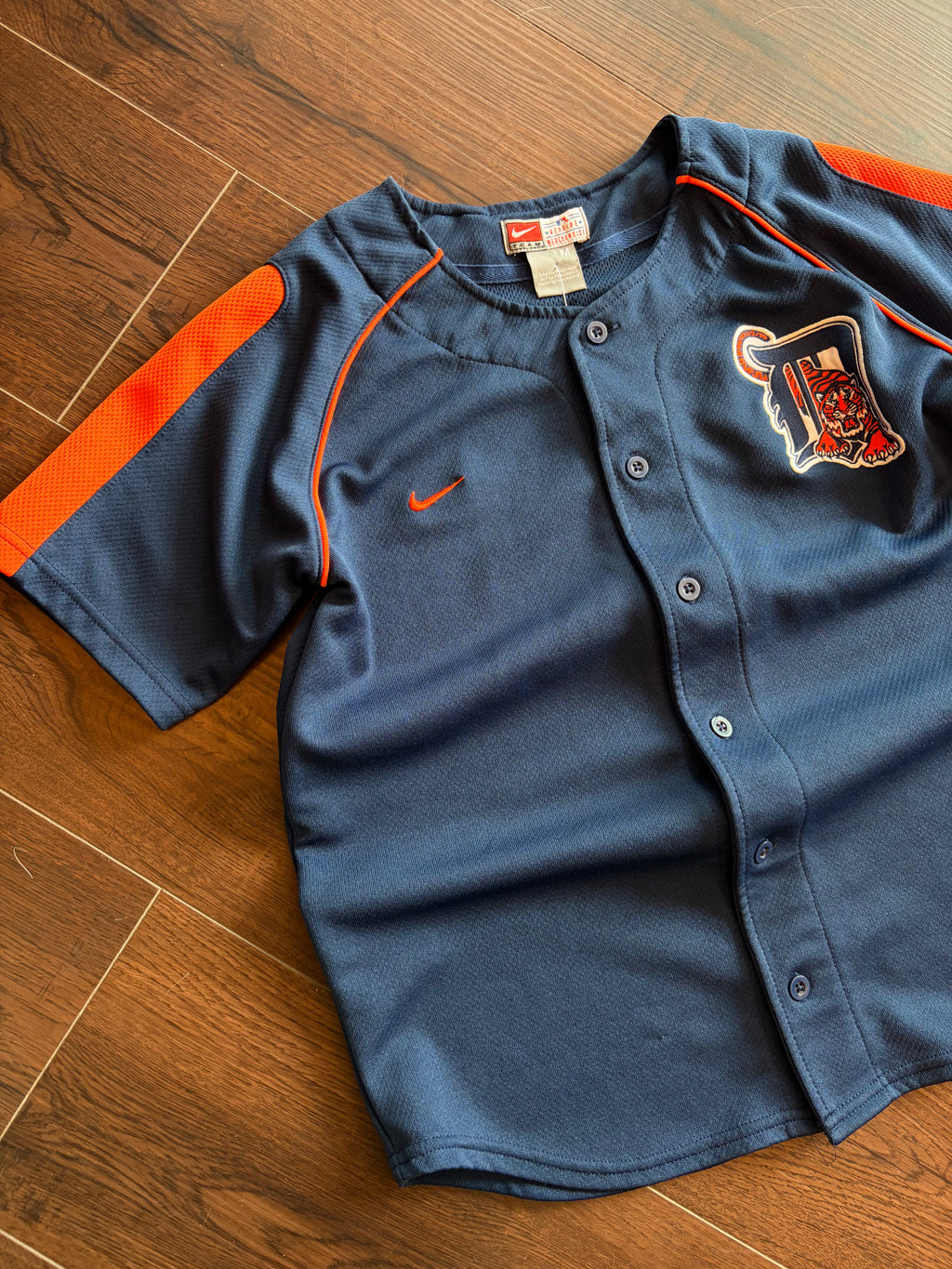 Vintage Detroit Tigers MLB Nike Embroidered Logo Jersey Size Medium YOUTH
