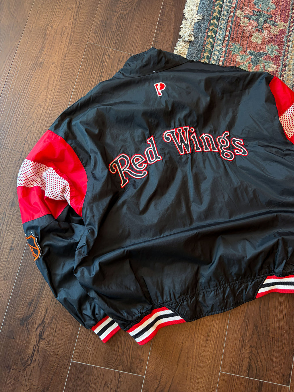Vintage 90s Detroit Red Wings NHL Embroidered Logo Windbreaker Jacket Size Large
