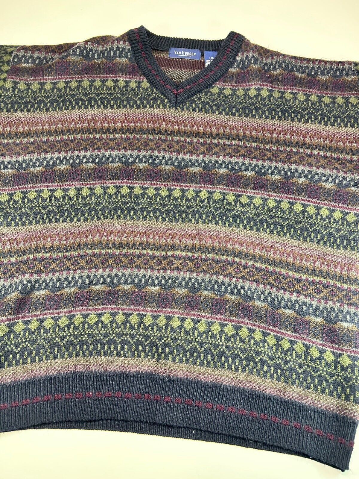 Vintage Van Heusen Aztec Stripe Pattern V Neck Pullover Knit Sweater Size Large