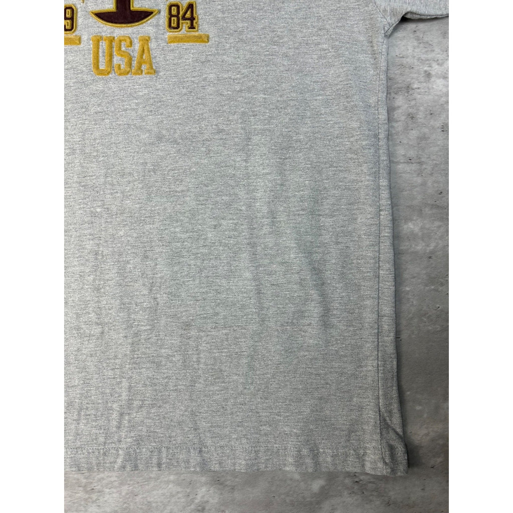 Vintage Y2K Mecca USA Felt Embossed Spellout Graphic T-Shirt Size Medium