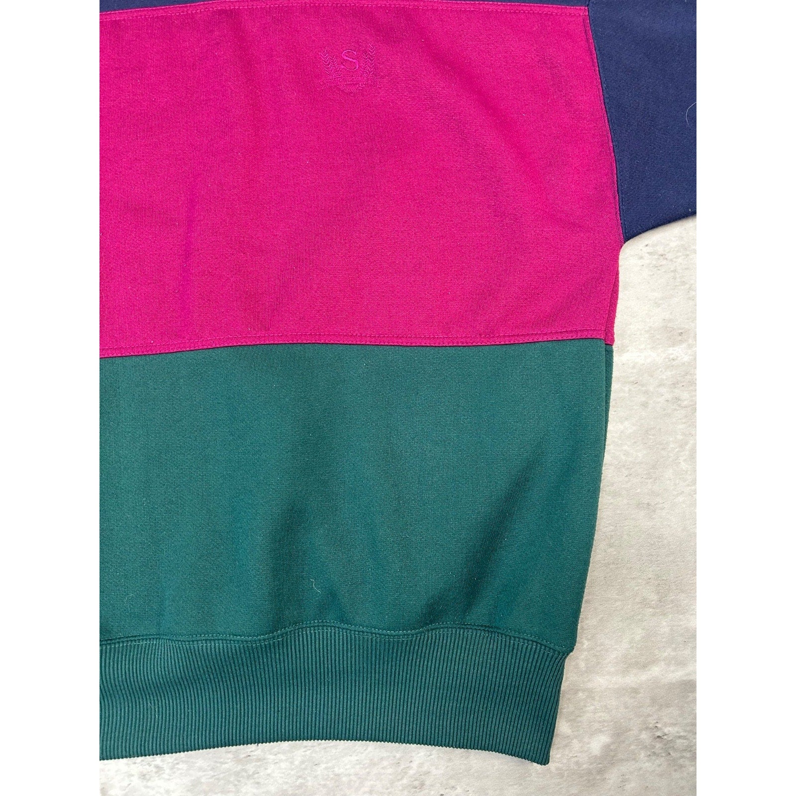 Vintage Steeple Chase Striped Embroidered Crest Collared Sweatshirt Size Medium