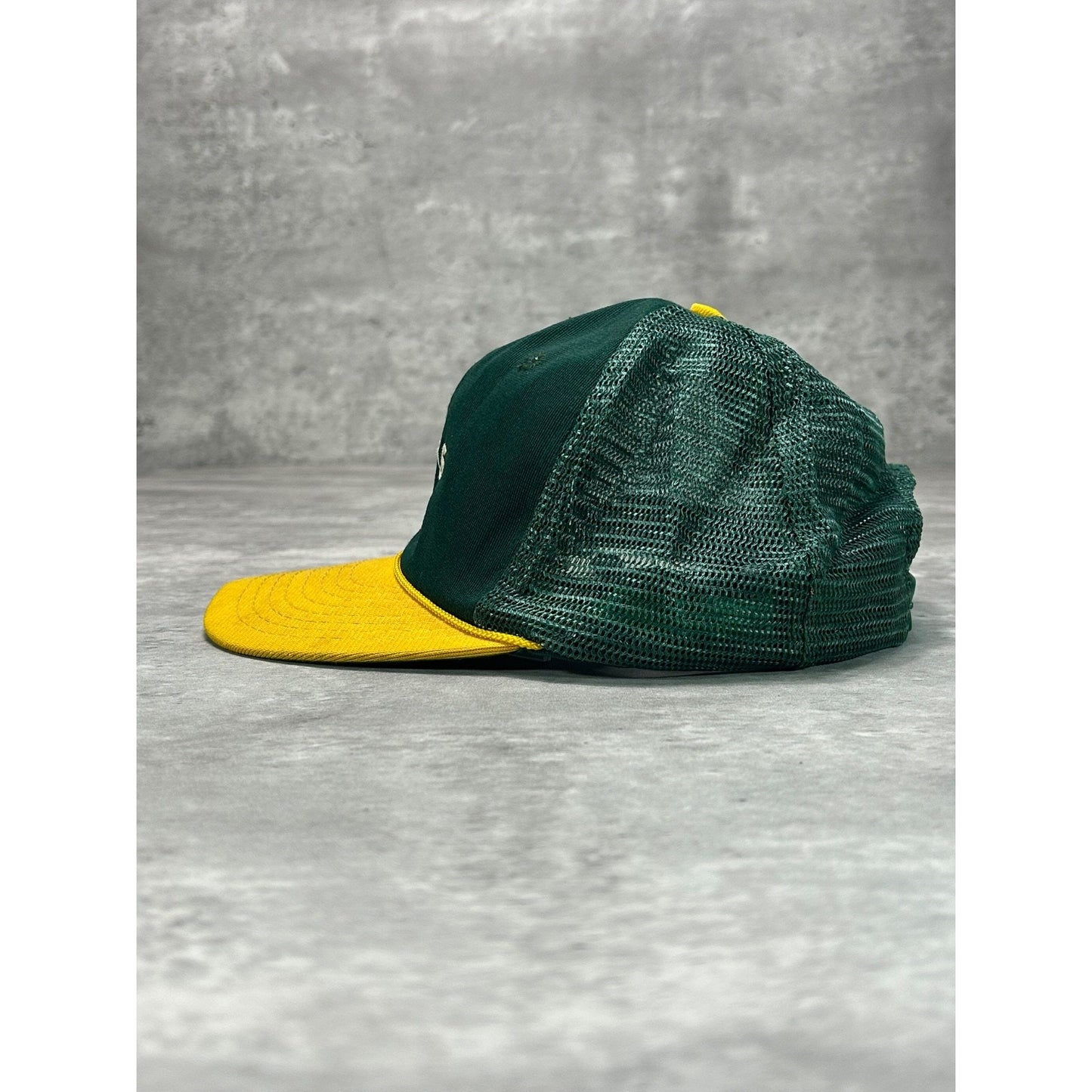 Vintage 80s Oakland Athletics MLB Embroidered Logo Trucker Snapback Hat OSFA