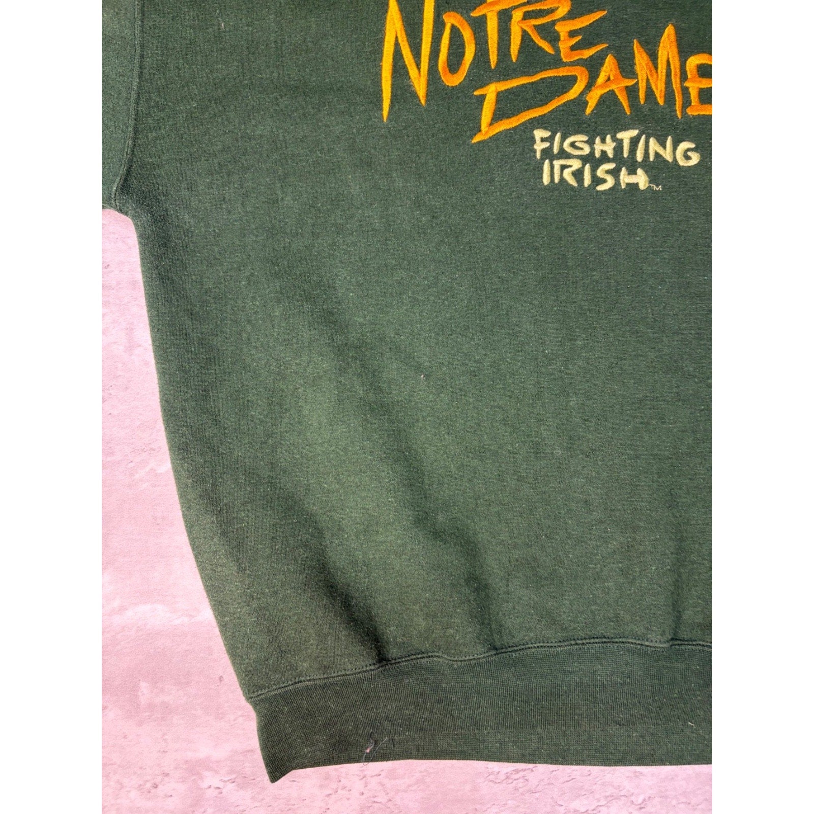 VTG 90s Notre Dame Fighting Irish NCAA Embroidered Spellout Sweatshirt Size XL