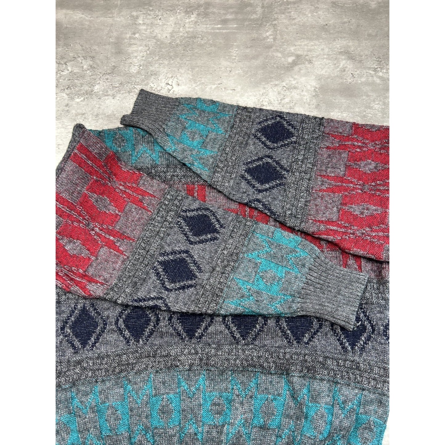 Vintage 80s/90s Aztec Striped Print Pullover Ribbed Knit Sweater Size Medium