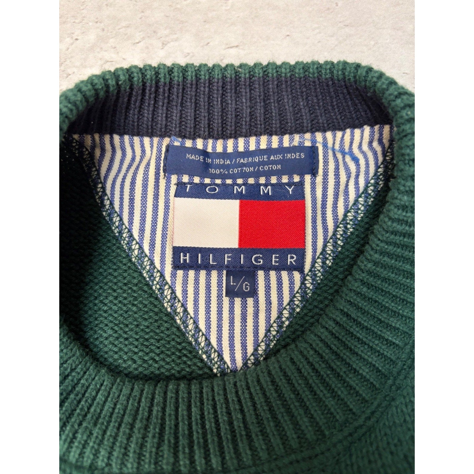 Vintage Tommy Hilfiger Embroidered Crest Pullover Knit Sweater Size Large