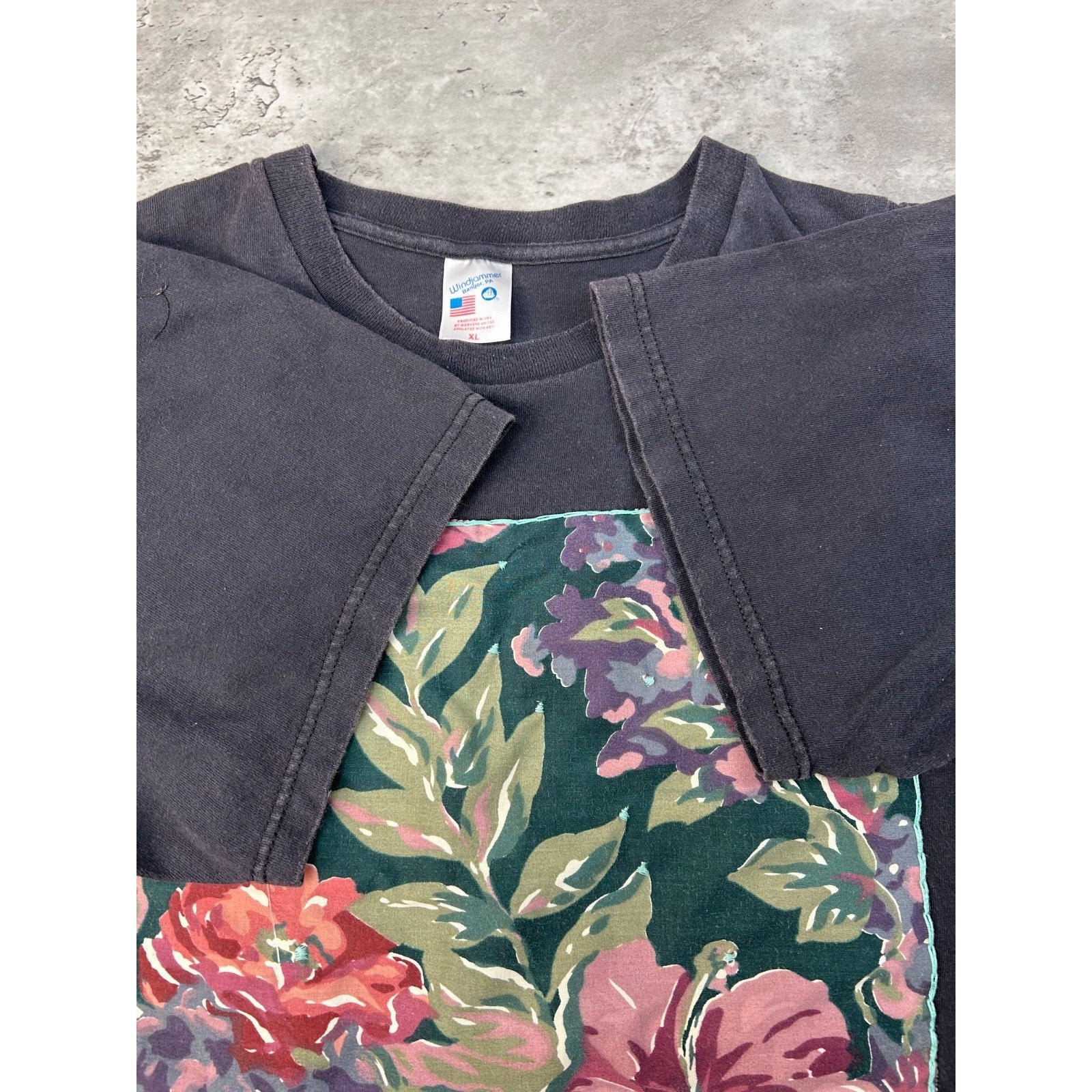 Vintage 90s Painted Flower Nature Art Graphic Black T-Shirt Size XL