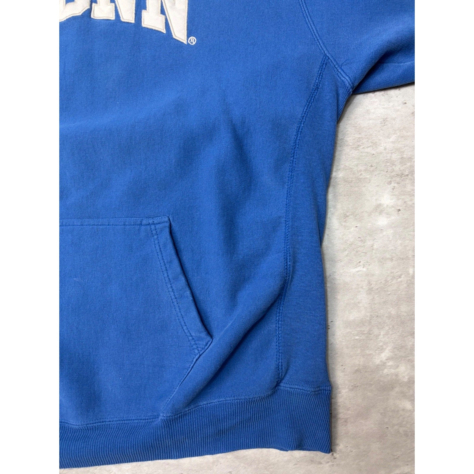 Vintage Uconn Huskies NCAA Embroidered Arc Spellout Hooded Sweatshirt Size XL