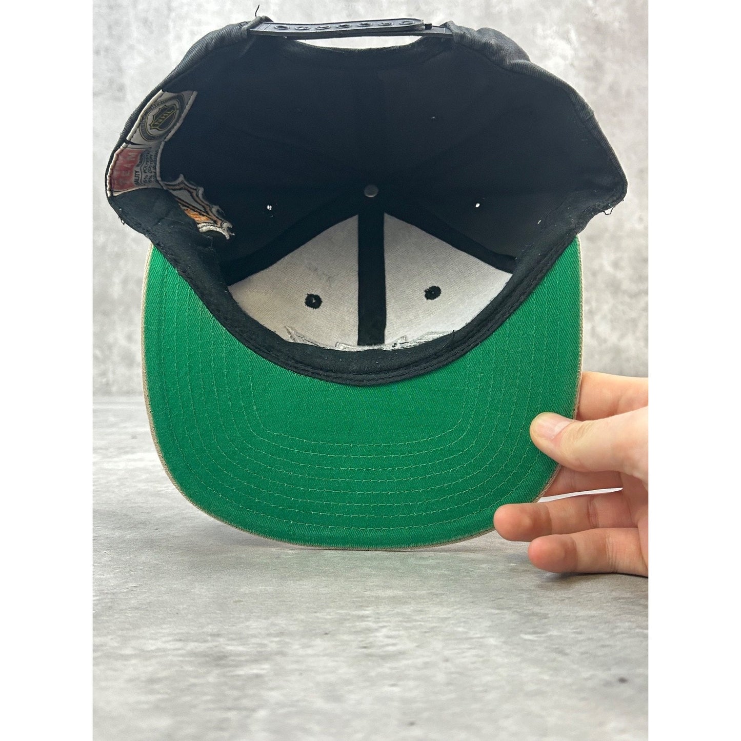 Vintage 90s Los Angeles Kings NHL Embroidered Logo Hockey Snapback Hat OSFA