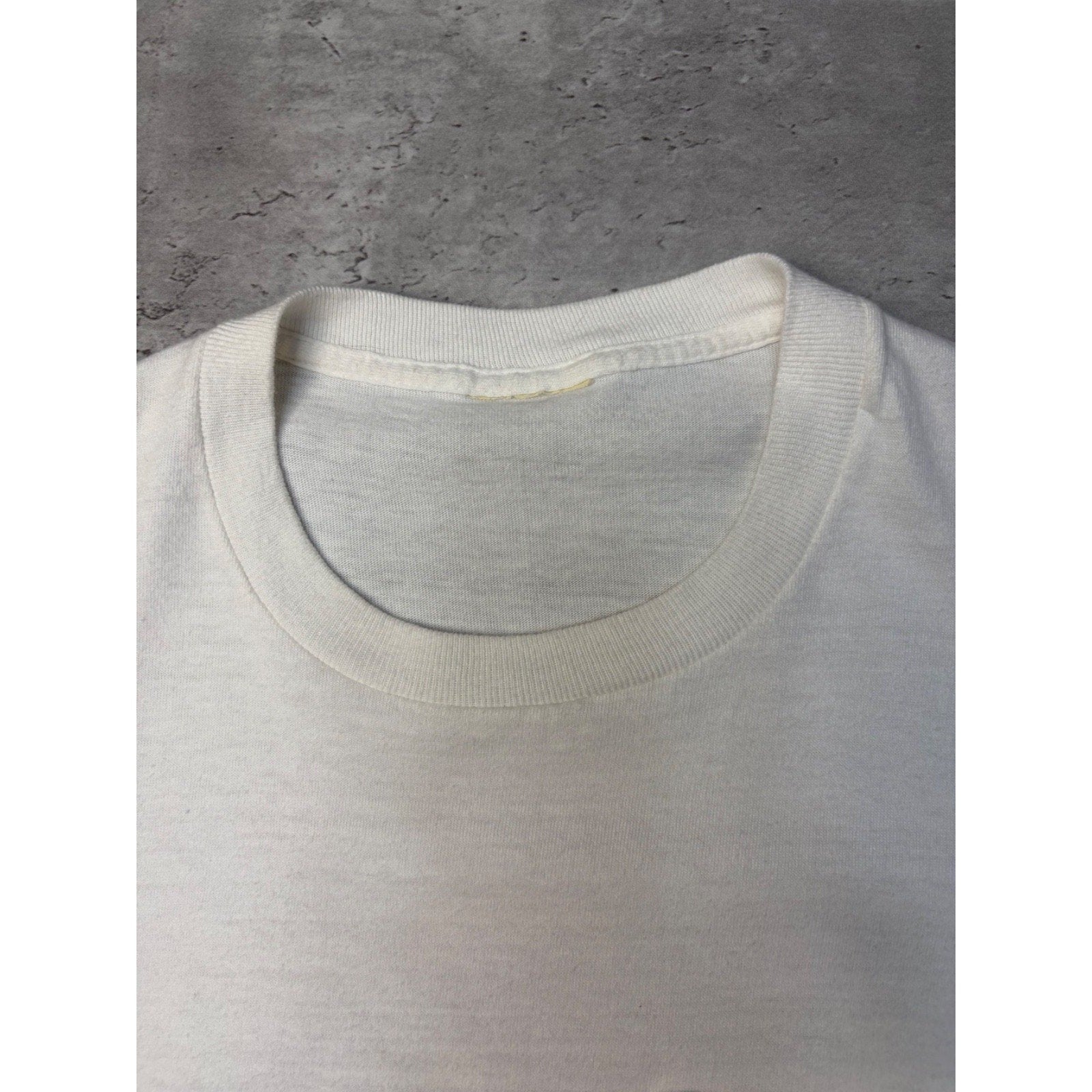 Vintage Banana Republic Travel & Safari Clothing Co Graphic T-Shirt Size Small