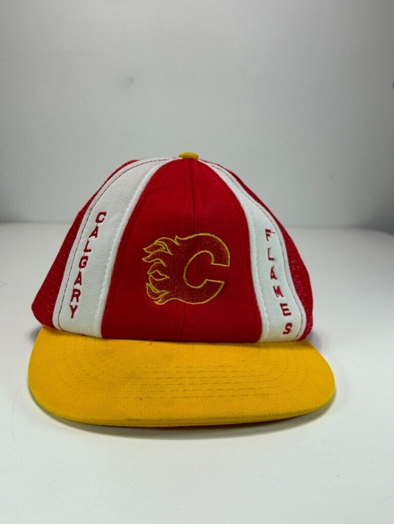 Vintage 80s Calgary Flames NHL Embroidered Logo Trucker Snapback Hat OSFA