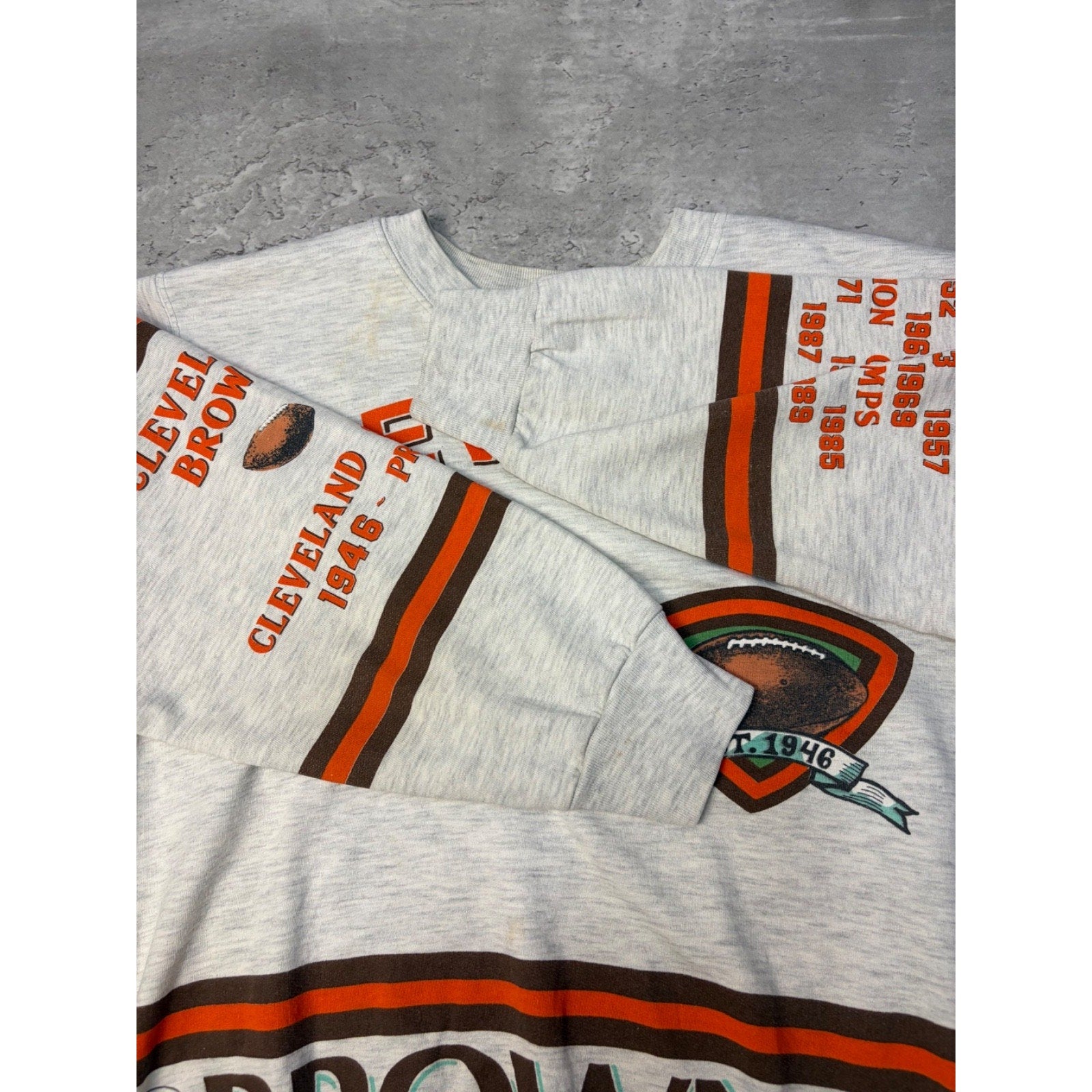 Vintage 1990 Cleveland Browns NFL AOP Spellout Graphic Sweatshirt Size Medium