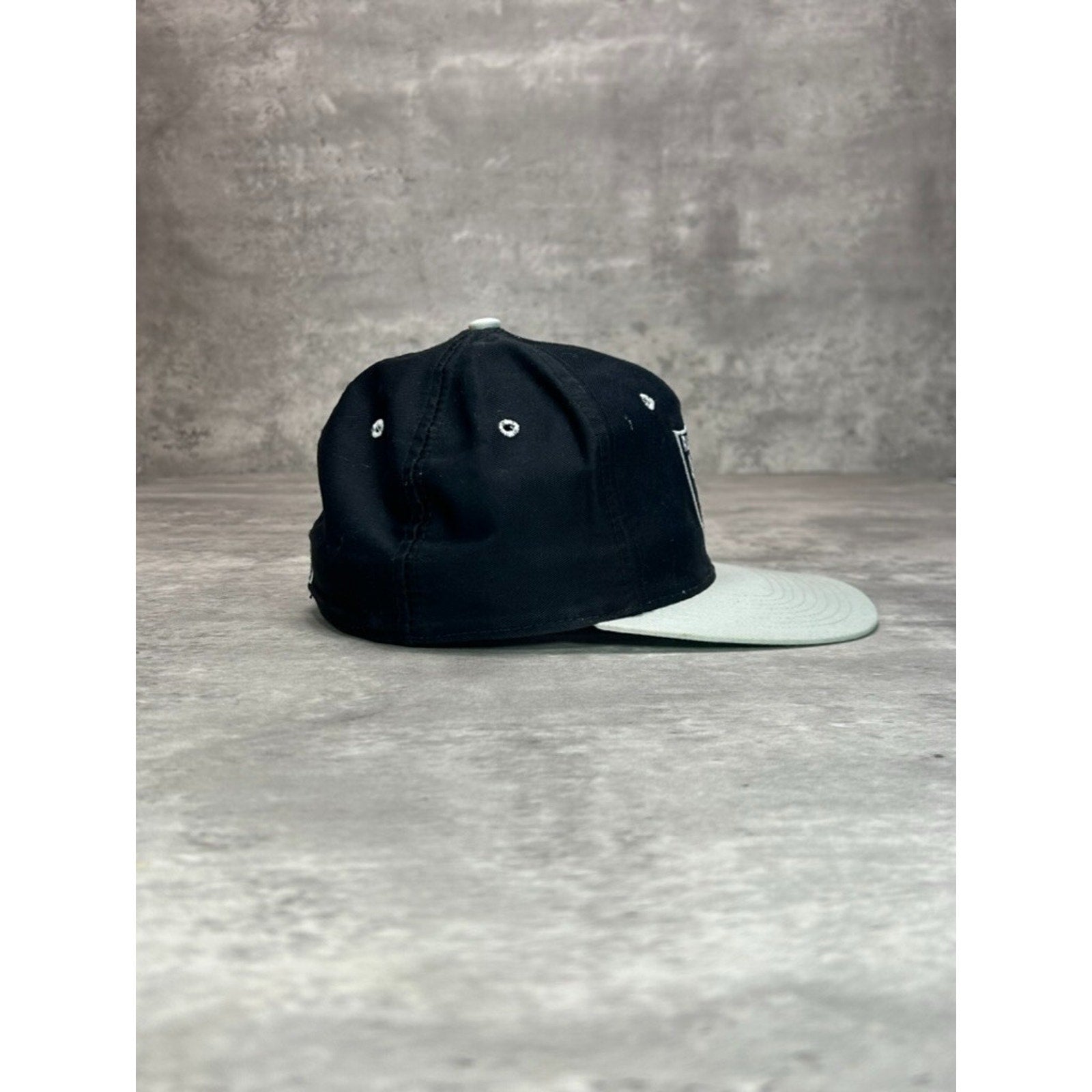 Vintage 90s Los Angeles Raiders NFL Embroidered Logo Snapback Hat OSFA