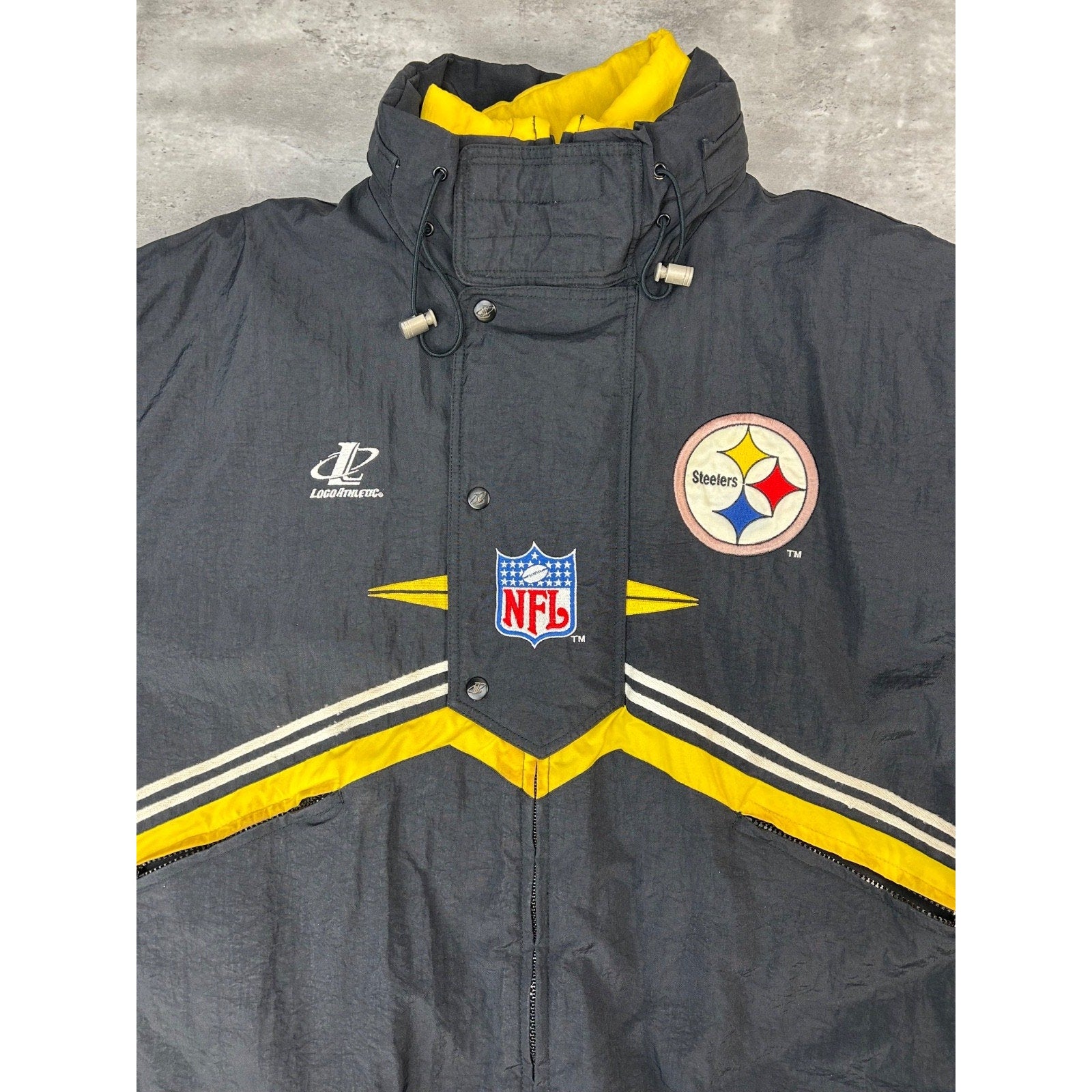 Vintage 90s Pittsbrugh Steelers NFL Embroidered Insulated Jacket Size XL