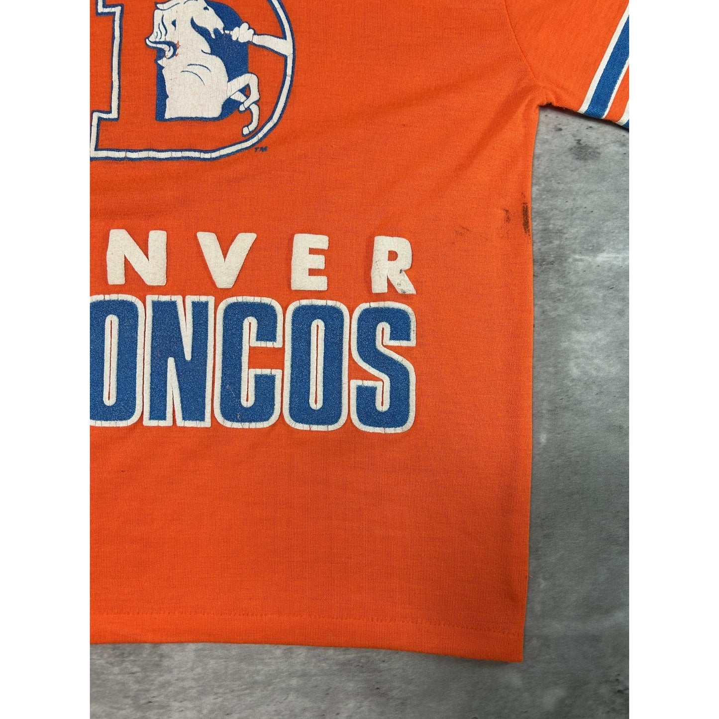 Vintage 80s Denver Broncos NFL Graphic Spellout T-shirt Style Jersey Large YOUTH