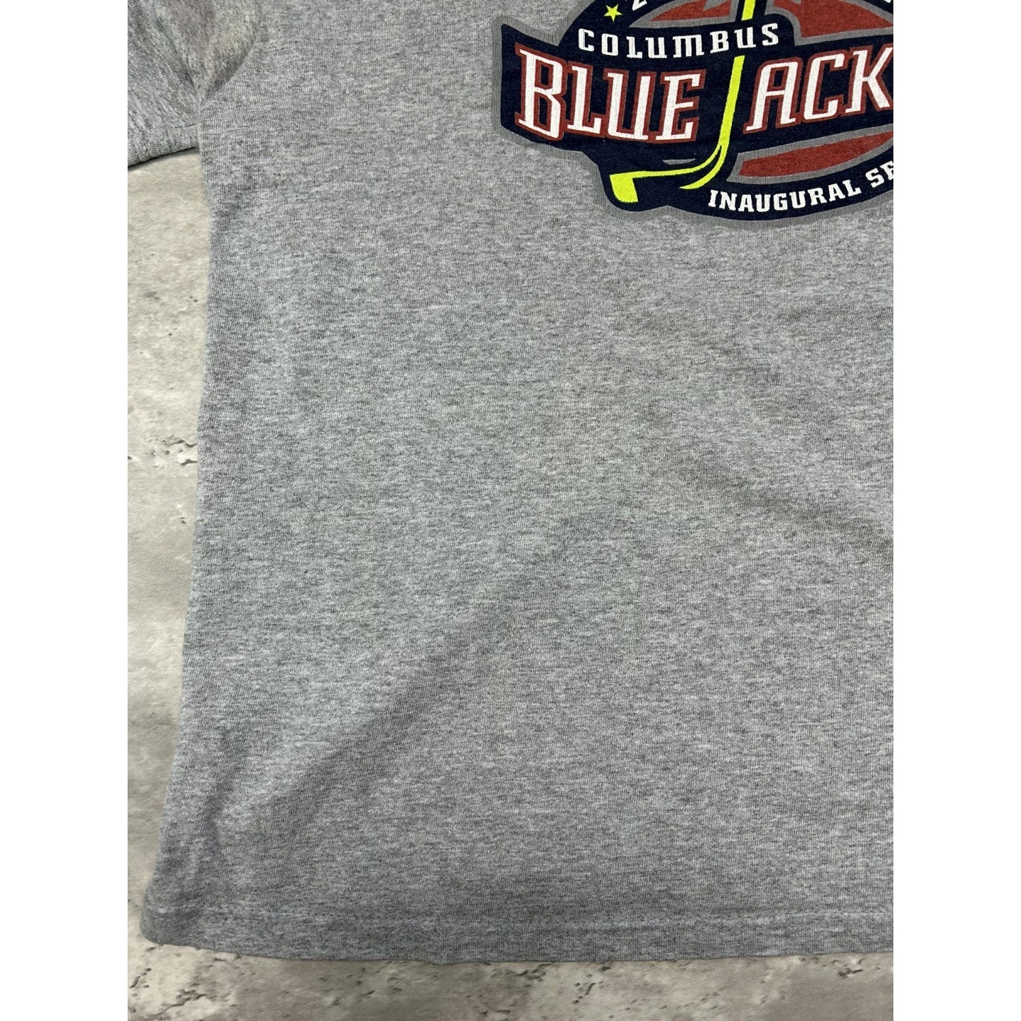 Vintage 2001 Columbus Blue Jackets NHL Inaugural Season Graphic T-Shirt Sz Large