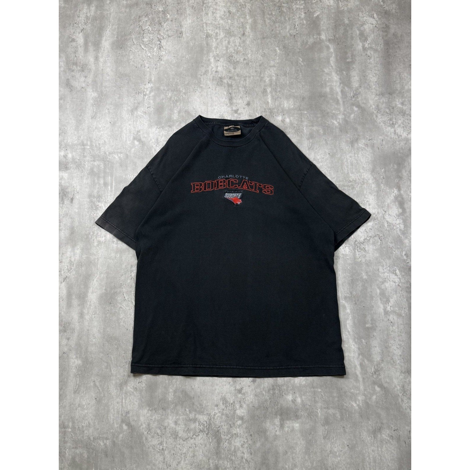 Vintage 90s Charlotte Bobcats Embroidered Spellout T-Shirt Size XL