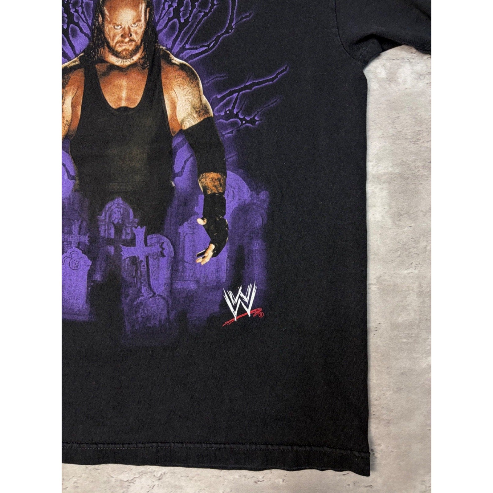 Vintage Undertaker WWE Wrestler Spellout Graphic T-Shirt Size Large