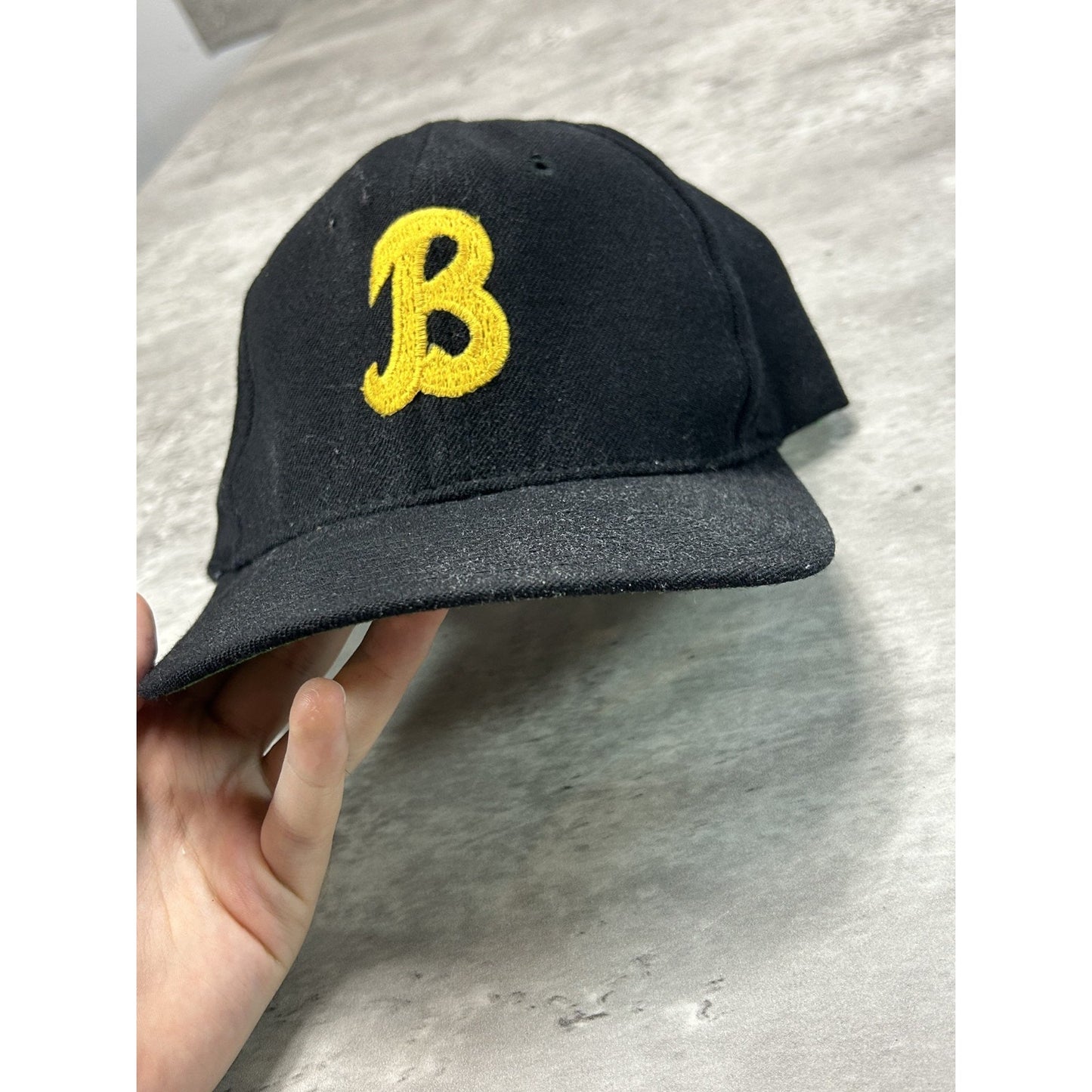 Vintage 80s/90s Stitched B Two Tone Snapback Hat OSFA Black/Yellow