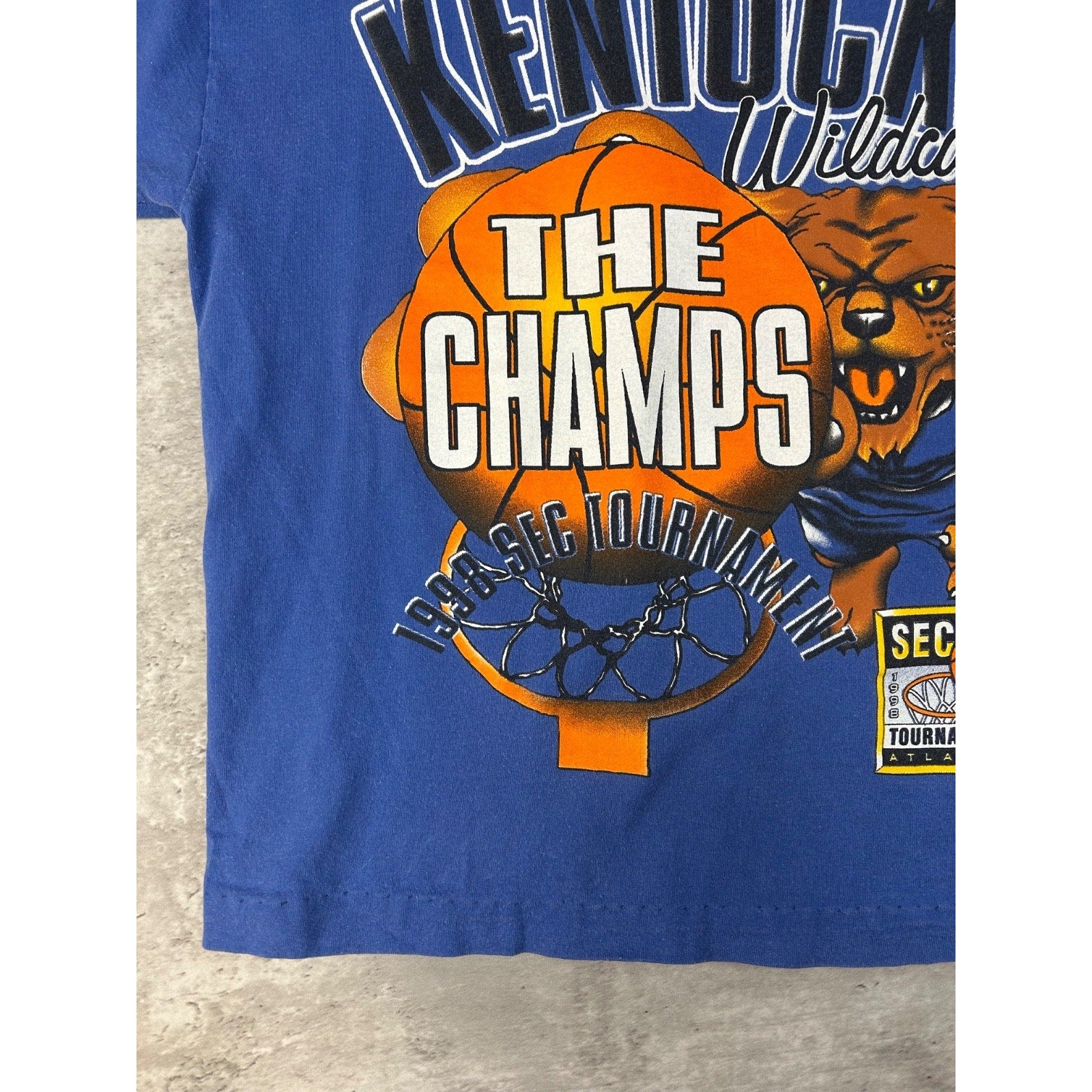 Vintage 1996 Kentucky Wildcats NCAA Basketball Champs Cropped T-Shirt Sz Medium