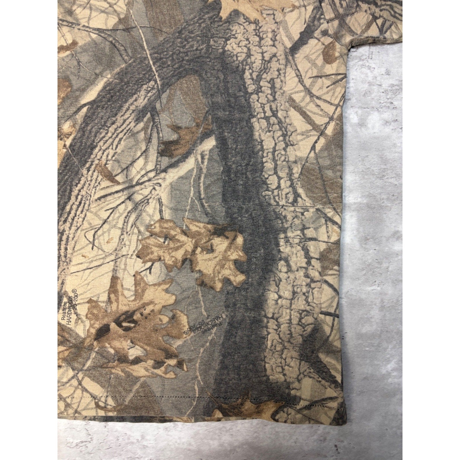 Vintage 90s Realtree Hardwoods Tree Camo Hunting T-Shirt Size Large
