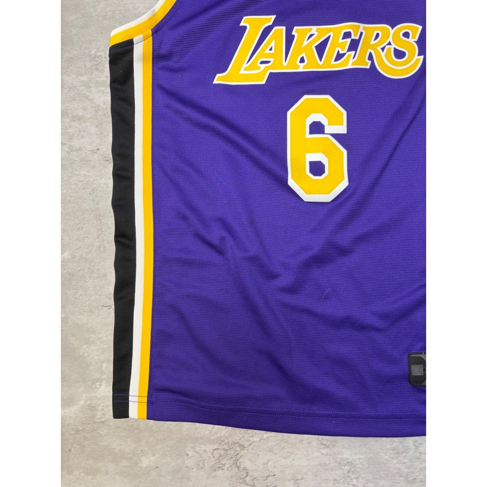 Vintage Lebron James #6 Los Angeles Lakers NBA Basketball Jersey Sz Large YOUTH