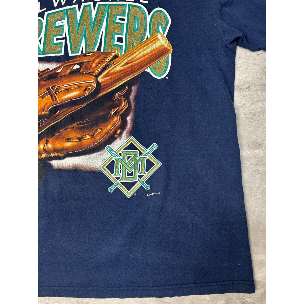 Vintage 1998 Milwaukee Brewers MLB Equipment Graphic Baseball T-Shirt Size Large