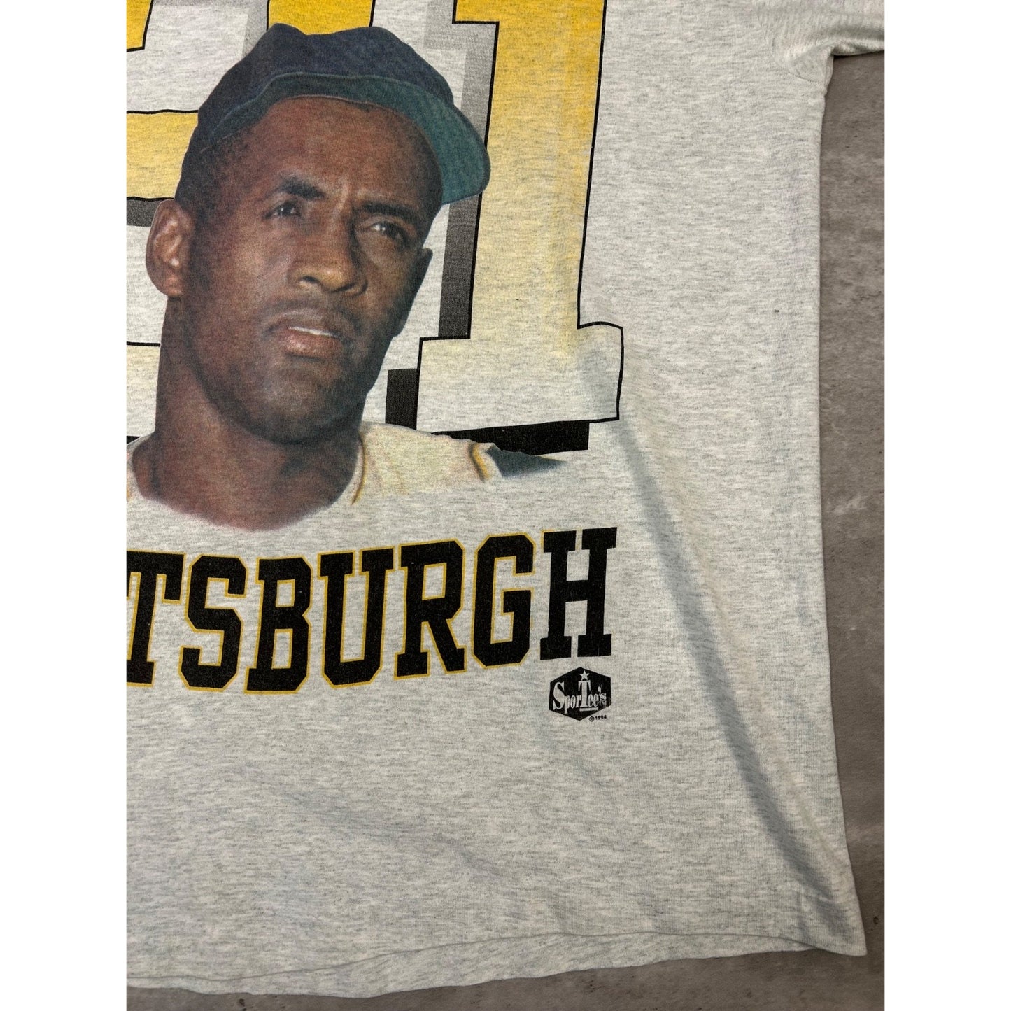 Vintage 1994 Roberto Clemente #21 Pittsburgh Pirates MLB Graphic T-Shirt Size XL