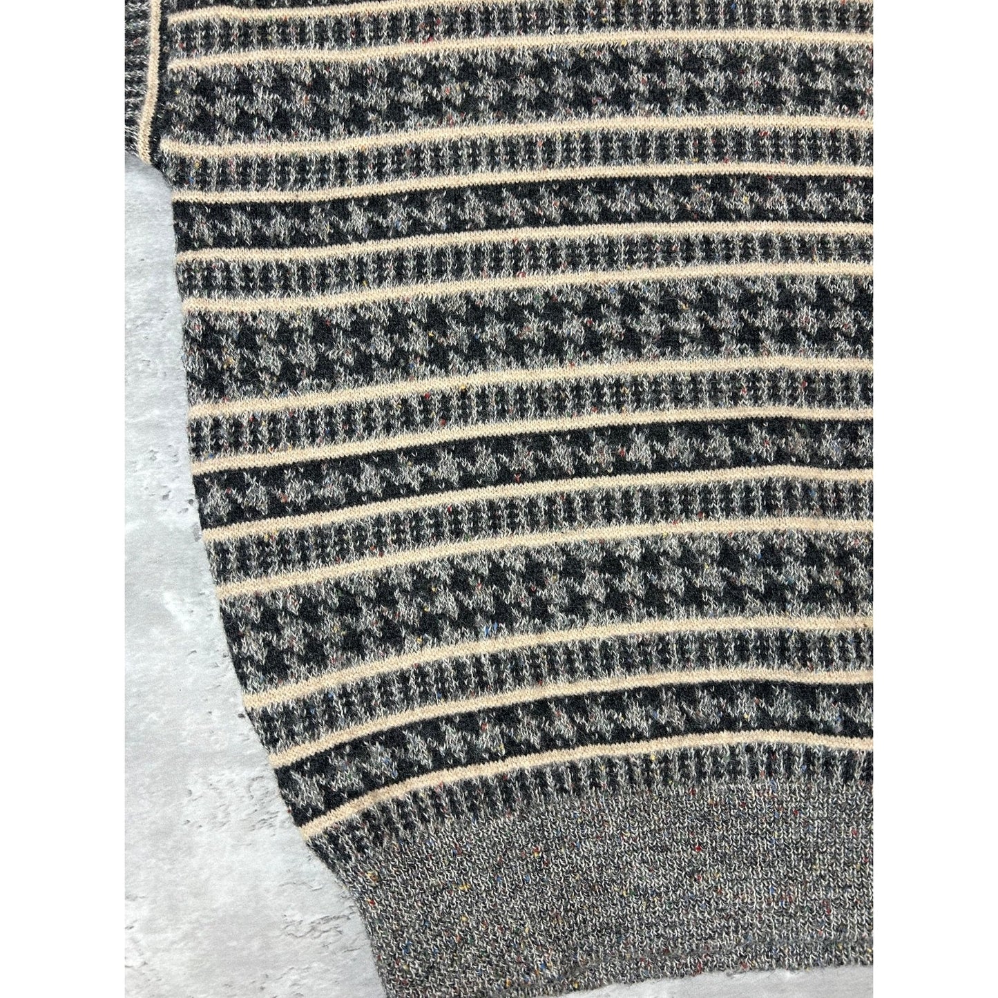 Vintage 80s/90s Abstract Print Pullover Ribbed Knit Sweater Size XL