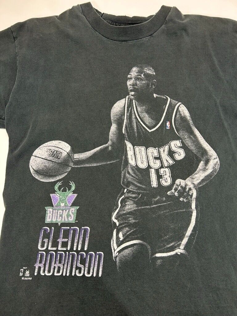 Vintage 90s Glenn Robinson #13 Milwaukee Bucks Player Graphic T-Shirt Sz Medium