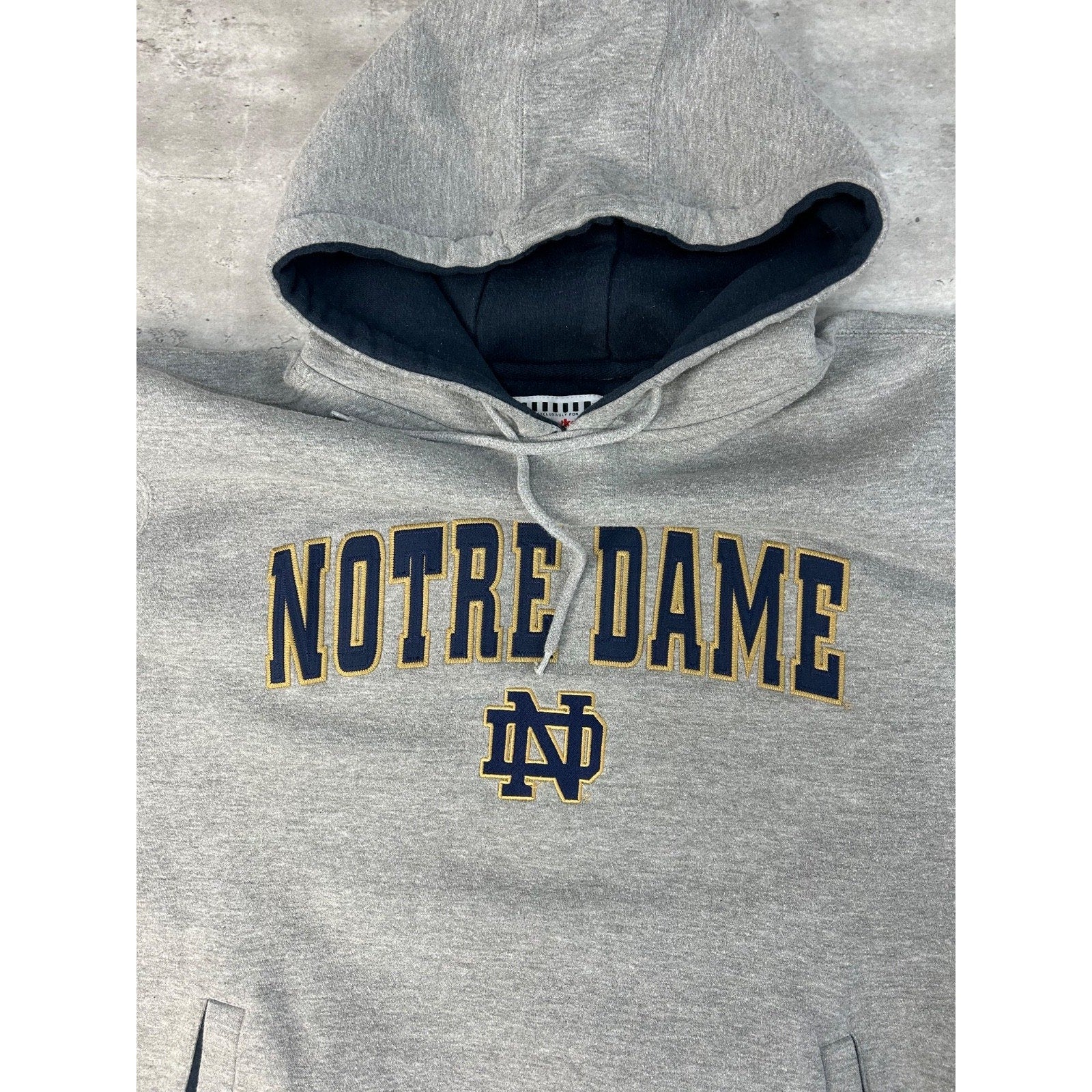 Vintage Notre Dame Fighting Irish NCAA Embroidered Hooded Sweatshirt Size XL