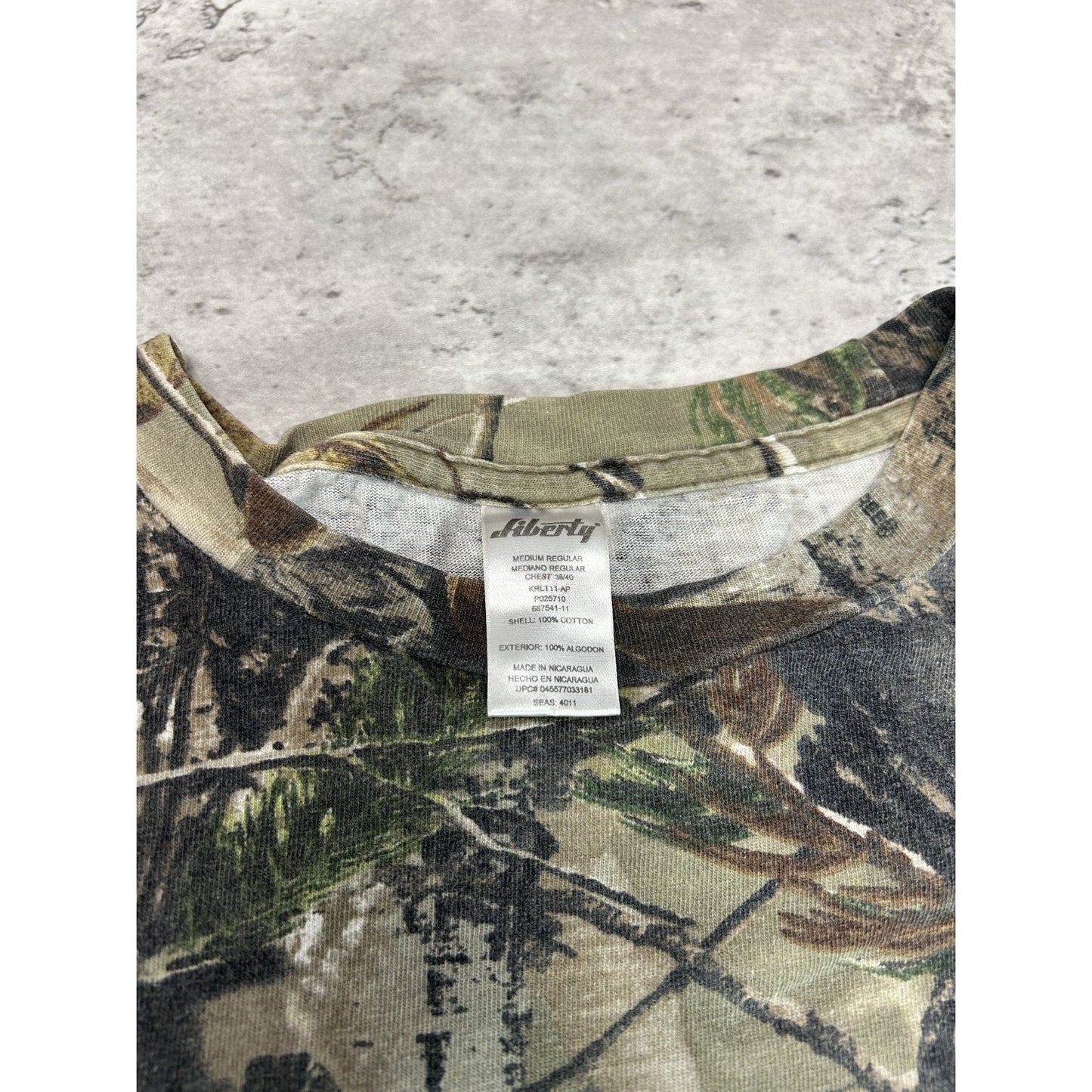 Vintage Realtree Camo Hunting Long Sleeve Pocket T-Shirt Size Medium