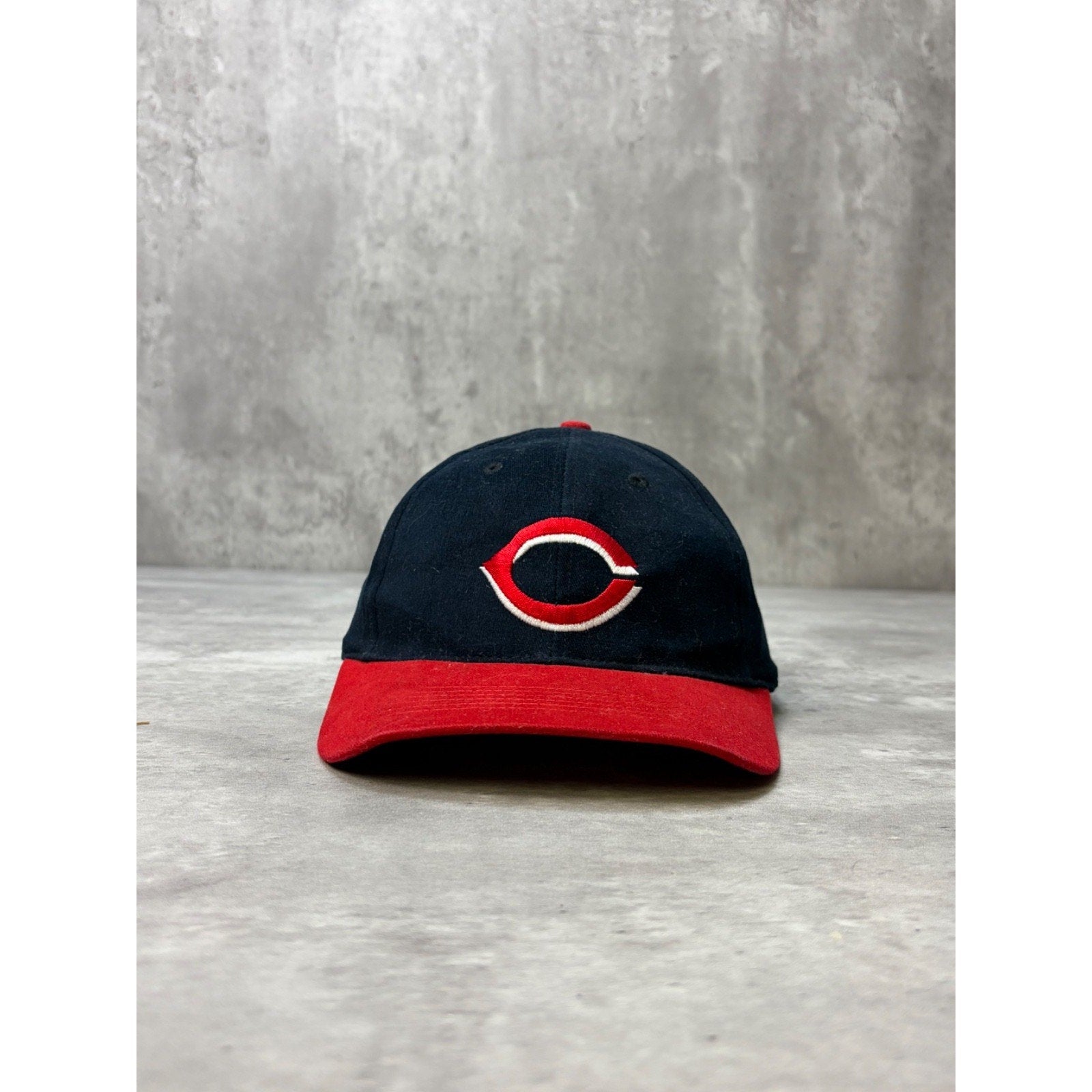 Vintage 90s Cincinnati Reds MLB Embroidered Logo Baseball Snapback Hat OSFA