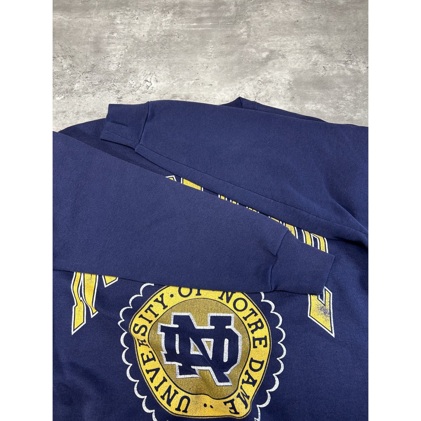 Vintage 90s Notre Dame Fighting Irish Graphic Spellout Crest Sweatshirt Size XL