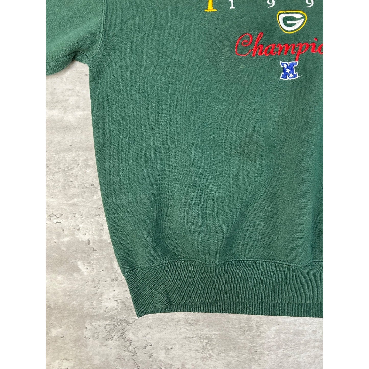 Vintage 90s Green Bay Packers NFL NFC Champs Embroidered Sweatshirt Size Medium