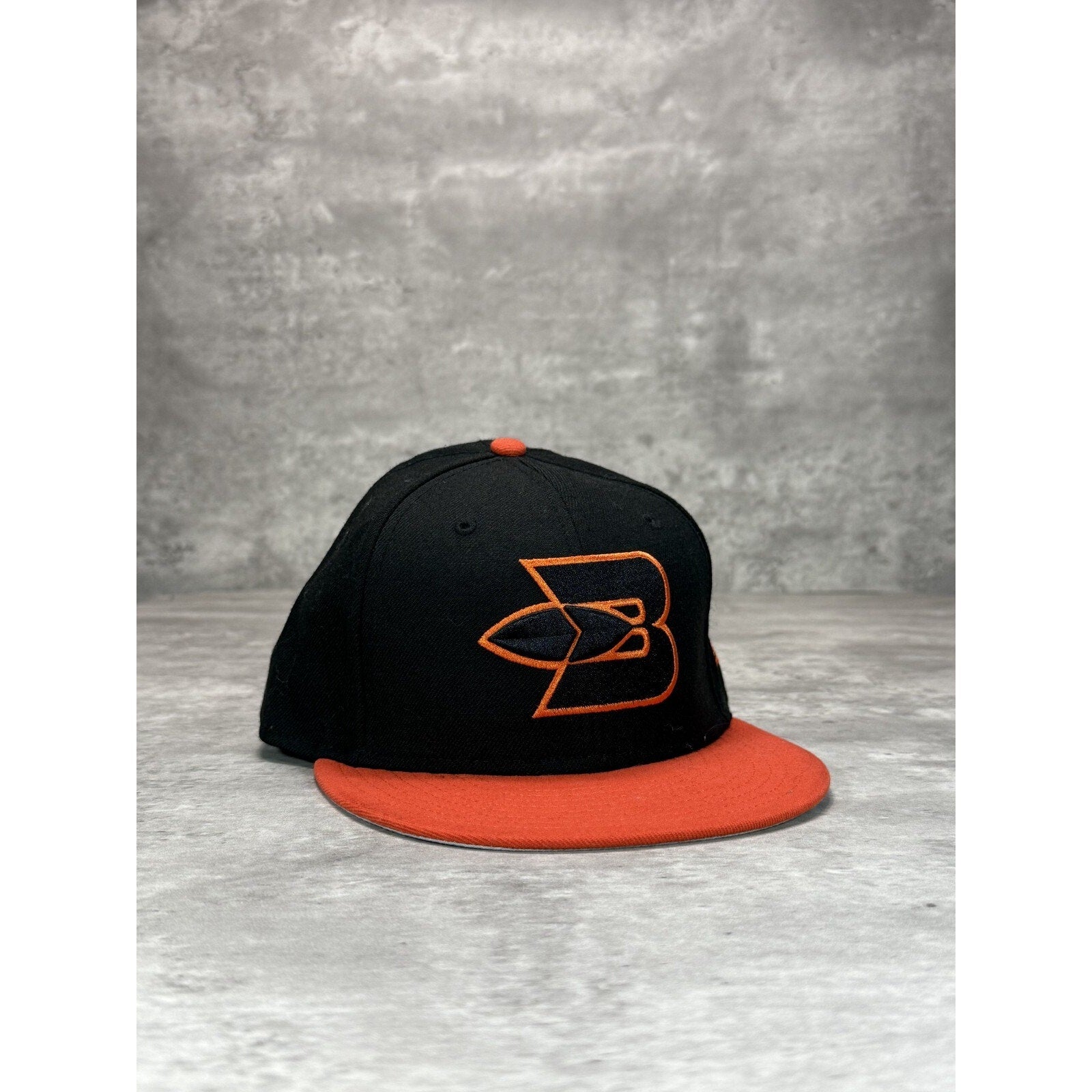 Buffalo Braves NBA Embroidered Logo Retro Fitted Hat 7 1/2 Black/Orange
