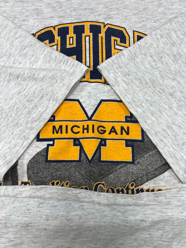 Vintage 90s University on Michigan NCAA 118 Years of Football T-Shirt Size 2XL