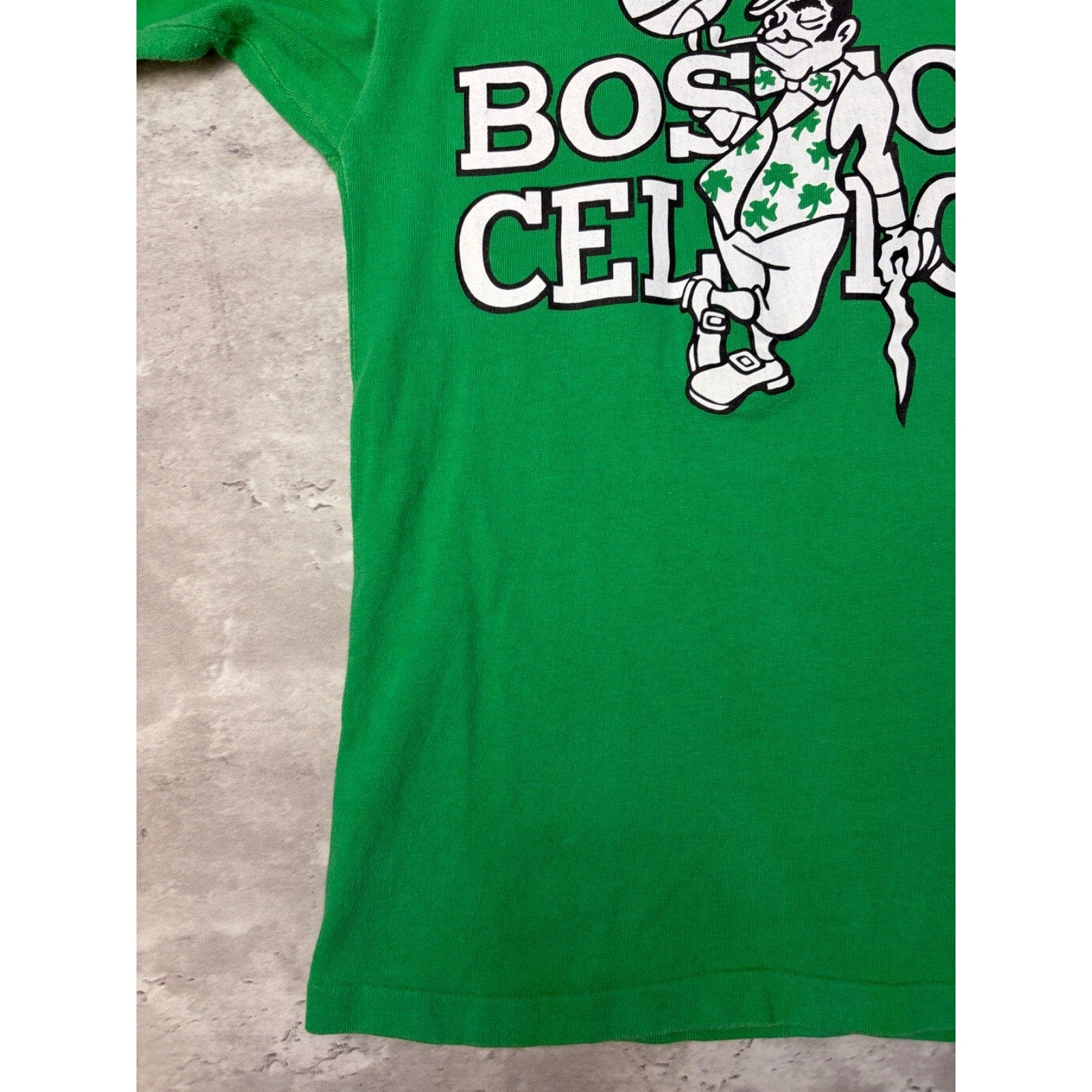 Vintage 90s Boston Celtics NBA Spellout Logo Graphic T-Shirt Size Small YOUTH