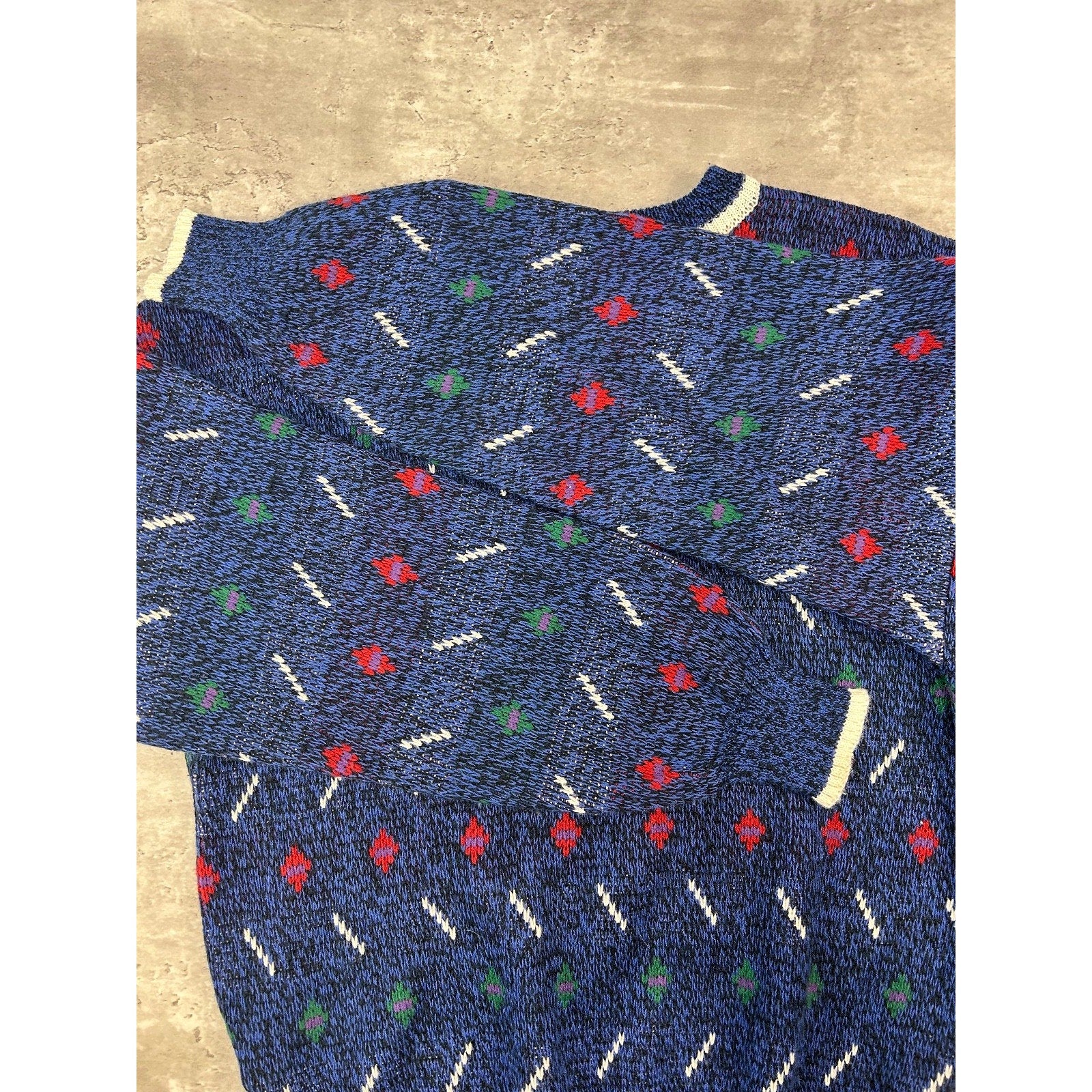 Vintage 90s Van Heusen Abstract Striped Pullover Knit Sweater Size Medium