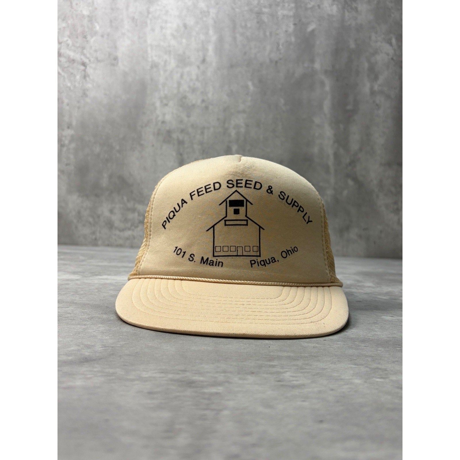 Vintage 80s/90s Piqua Feed Seed & Supply Beige Trucker Snapback Hat OSFA