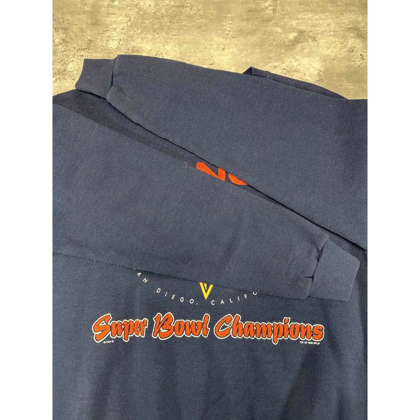 Vintage 1998 Denver Broncos NFL Super Bowl Champs Graphic Sweatshirt Size Medium