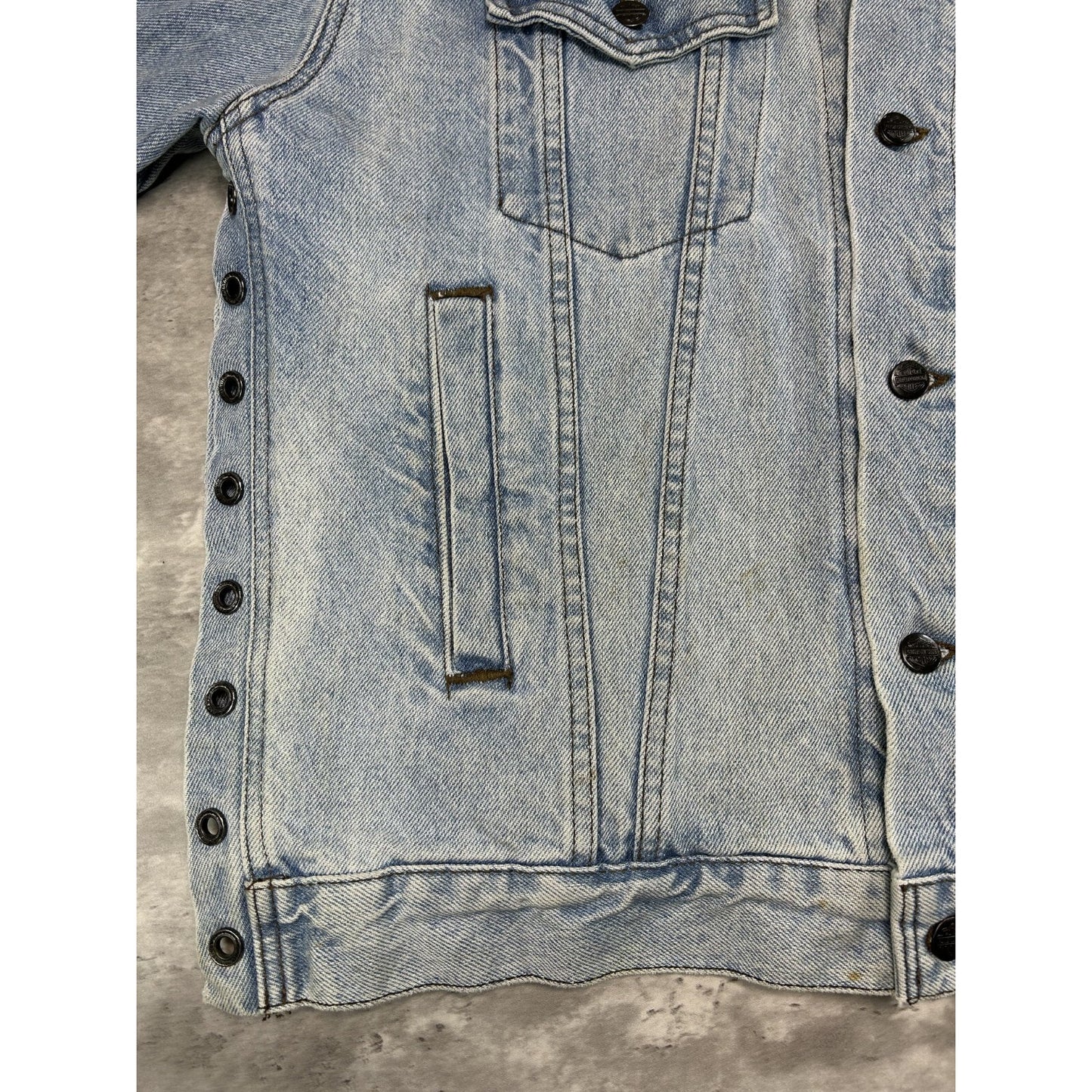 Vintage 2000s Harley Davidson Light Wash Denim Trucker Jacket Size Large Blue