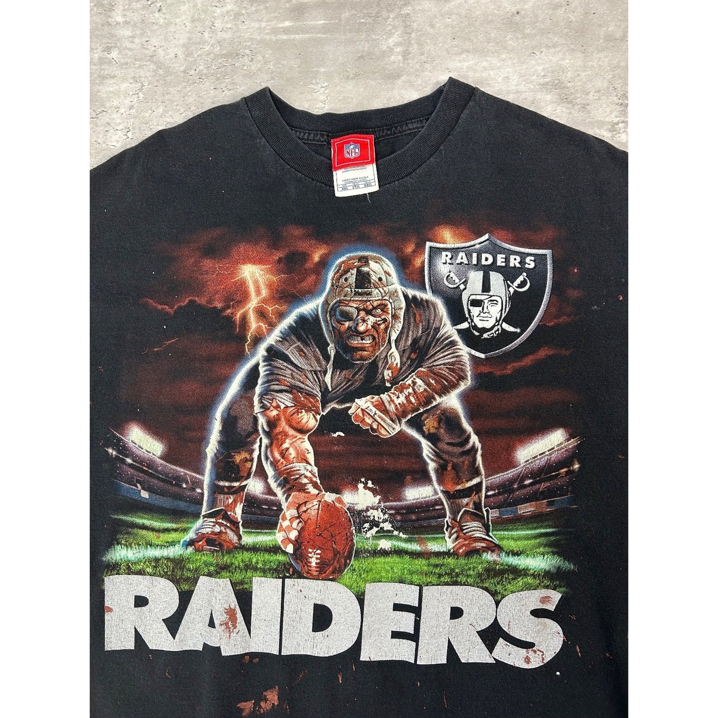 Vintage Oakland Raiders NFL Cartoon Football Player Graphic T-Shirt Size 2XL