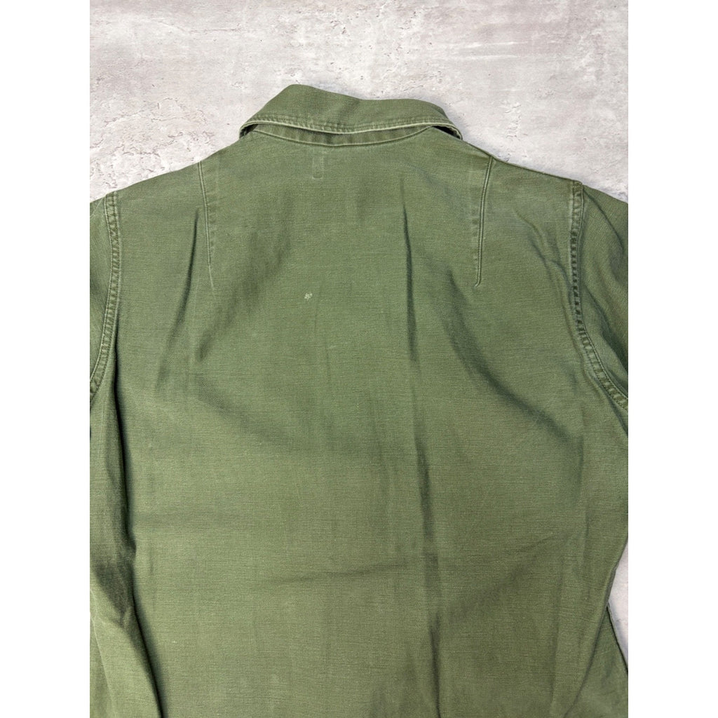 Vintage 1960s US Army OG 107 Patched Military Button Up Shirt Size Medium