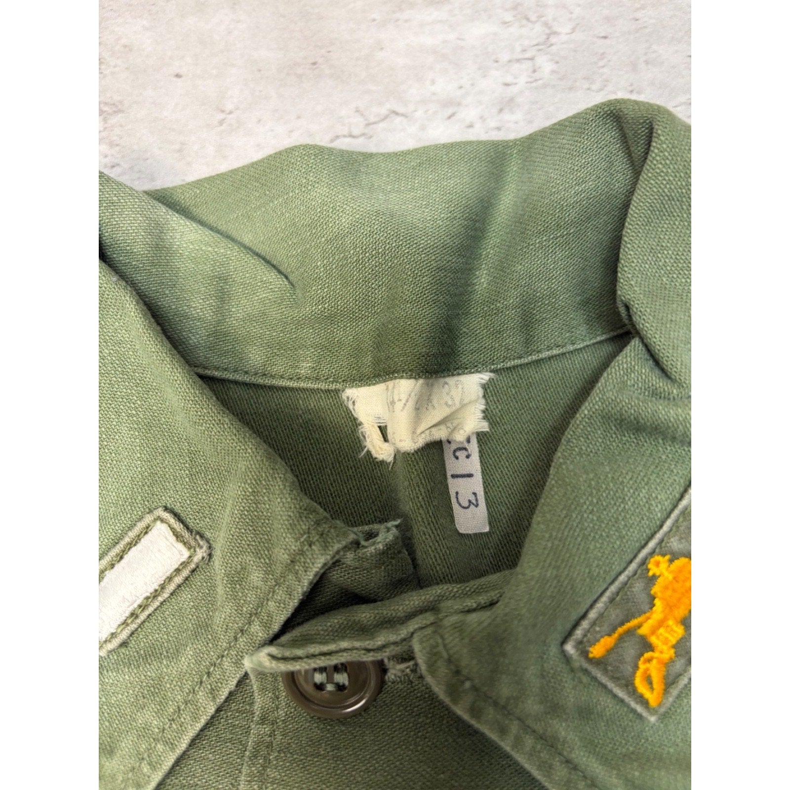 Vintage 1960s US Army OG 107 Patched Military Button Up Shirt Size Medium