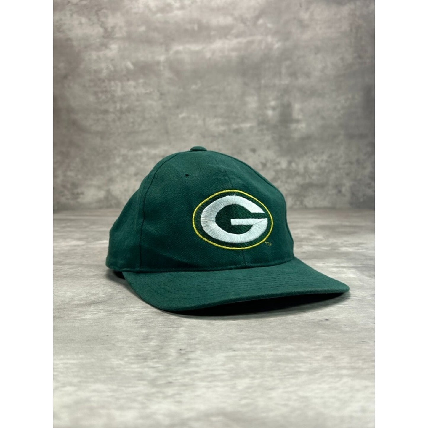 Vintage 90s Green Bay Packers NFL Embroidered Logo Strapback Hat OSFA Green
