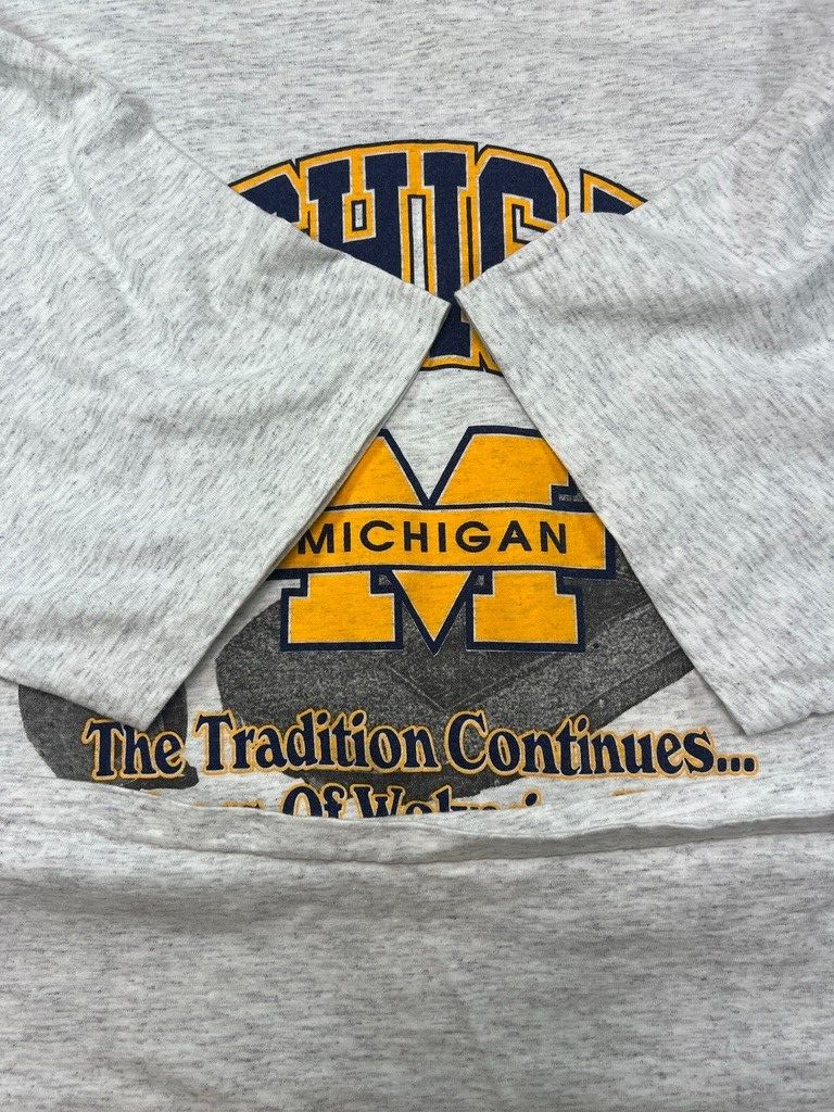 Vintage 90s University on Michigan NCAA 118 Years of Football T-Shirt Size 2XL